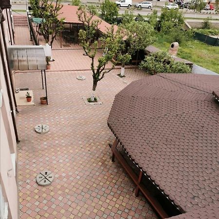 Habibi Aparthotel Pascani Bagian luar foto