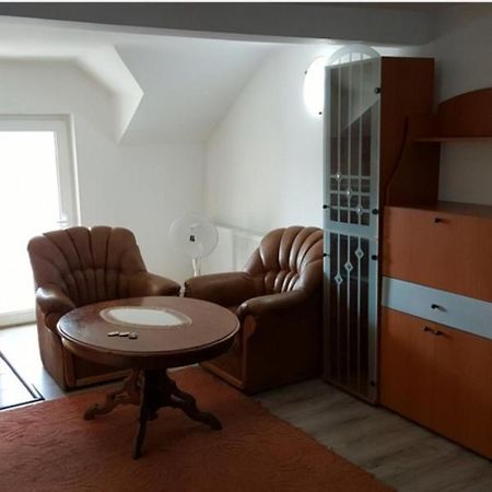 Habibi Aparthotel Pascani Bagian luar foto