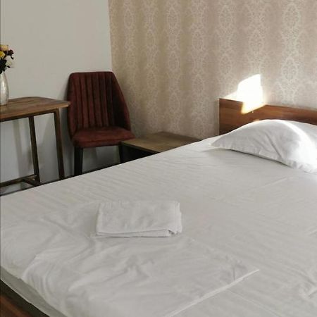 Habibi Aparthotel Pascani Bagian luar foto