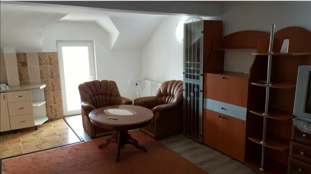 Habibi Aparthotel Pascani Bagian luar foto
