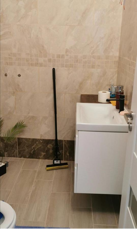 Habibi Aparthotel Pascani Bagian luar foto